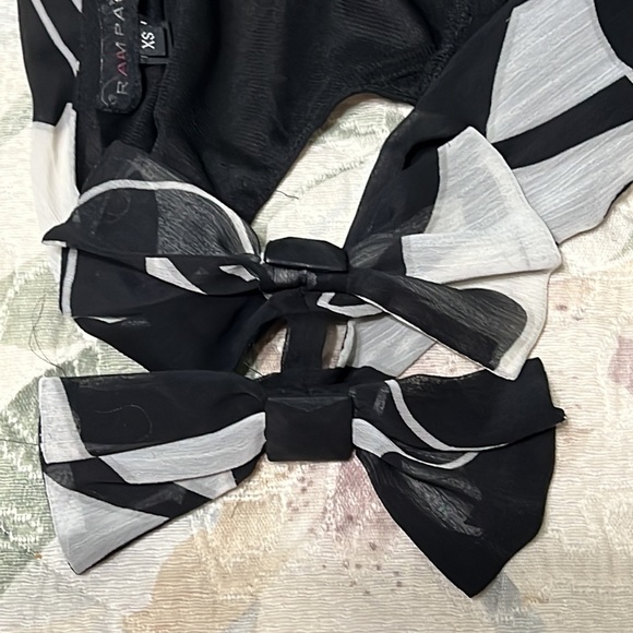 🌺🌺RAMPAGE trendy one shoulder top - Picture 4 of 6